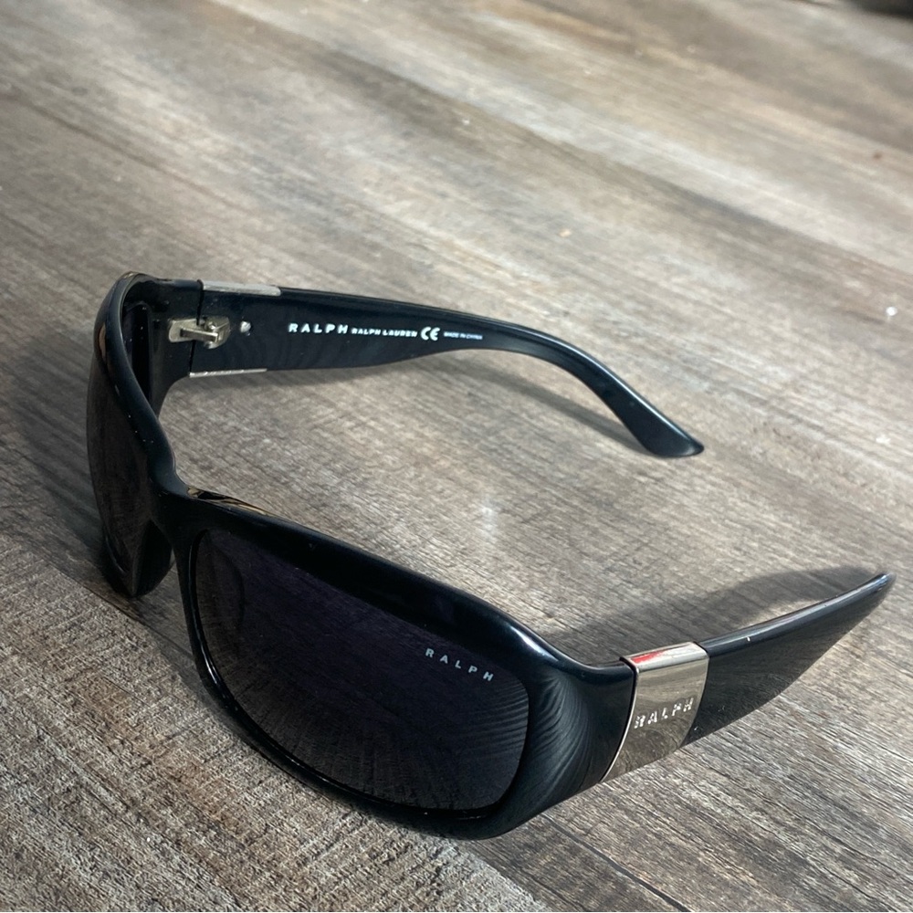Ralph Lauren Shiney Black Sunglasses
Size S 
Serial number RA5004